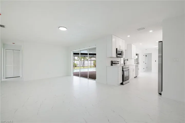 2285 SE 28th  ST, Cape Coral, FL 33904