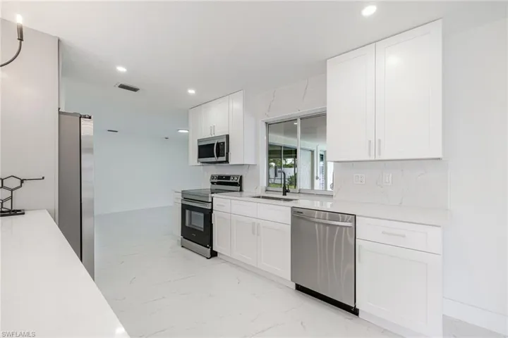 2285 SE 28th  ST, Cape Coral, FL 33904