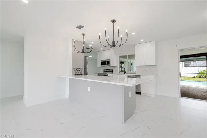 2285 SE 28th  ST, Cape Coral, FL 33904