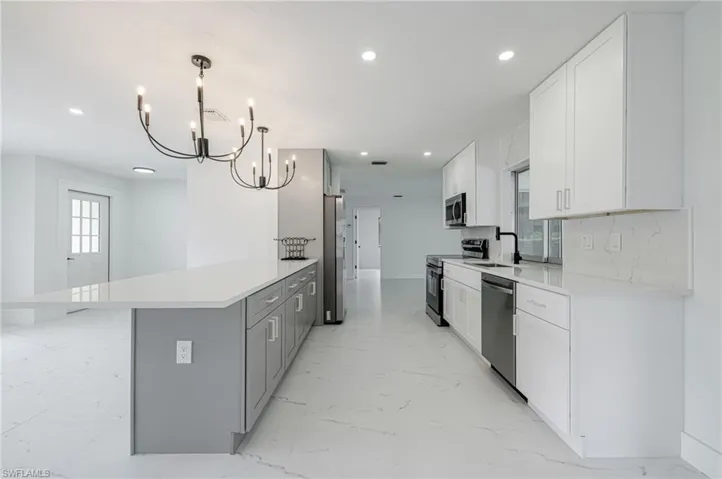 2285 SE 28th  ST, Cape Coral, FL 33904