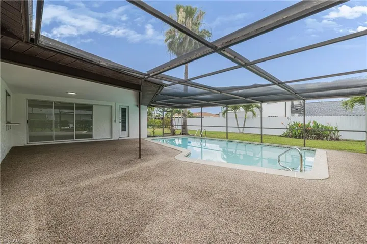 2285 SE 28th  ST, Cape Coral, FL 33904