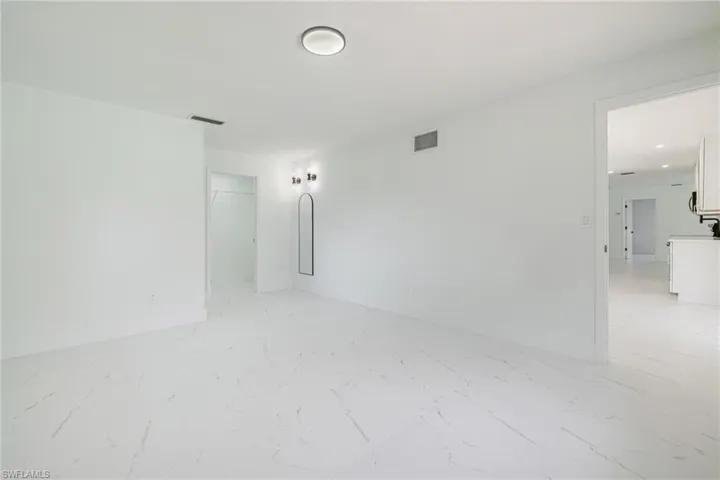2285 SE 28th  ST, Cape Coral, FL 33904