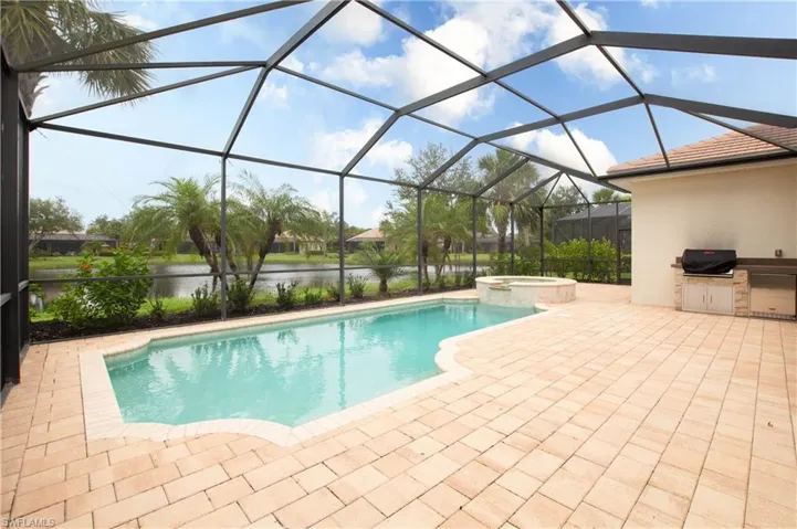 HUGE LANAI