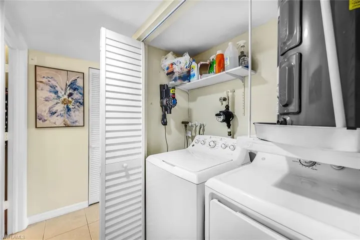 Spacious laundry room.