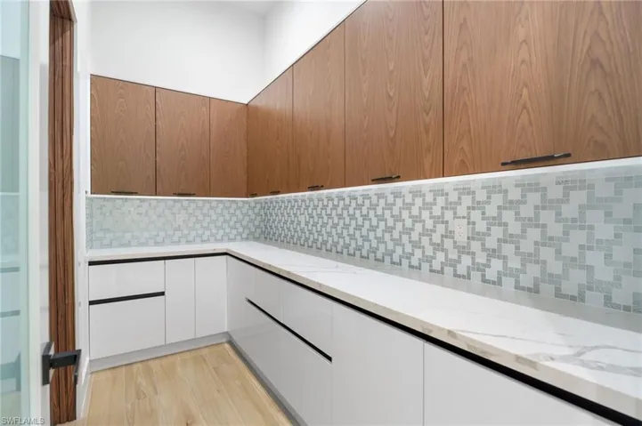 Hidden butler’s pantry behind kitchen