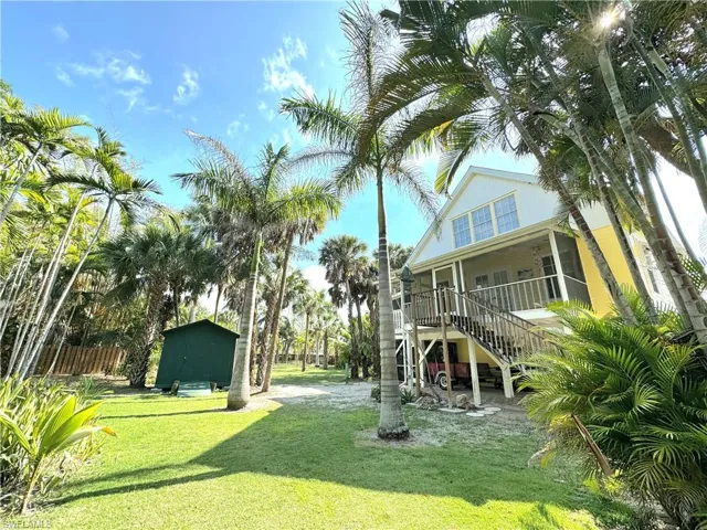 2732  Weeks  AVE, Naples, FL 34112