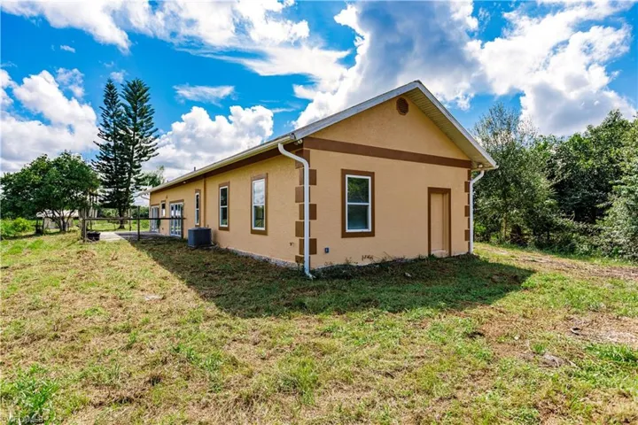 875  Limpkin  RD, Naples, FL 34120
