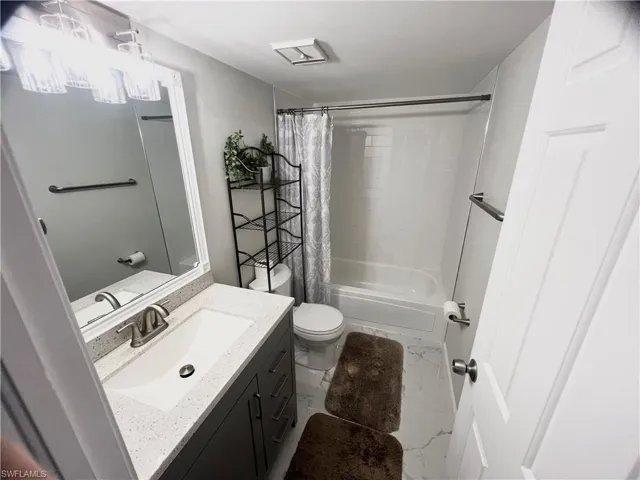 Guest bath with tub/shower & vanity