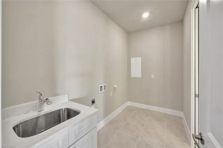 2721 Sw 11th Ave, Cape Coral, Florida 33914