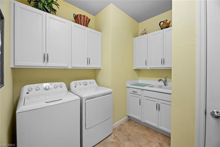 Laundry room w/storage and laundry sink