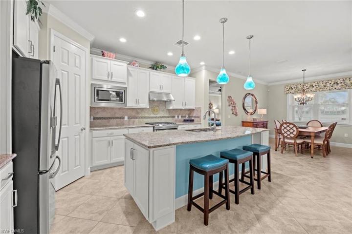 Expanded kitchen island w/storage on both ends