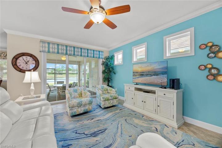 Great room w/slider to lanai and plenty of natural light