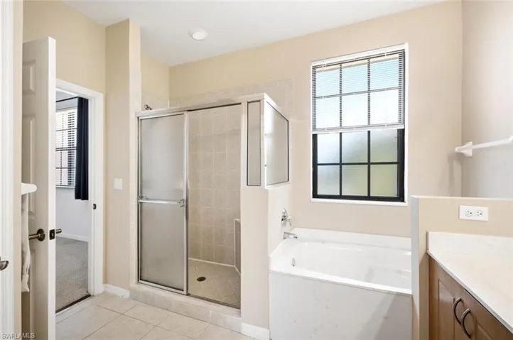 7631 Bristol Cir, Naples, Florida 34120