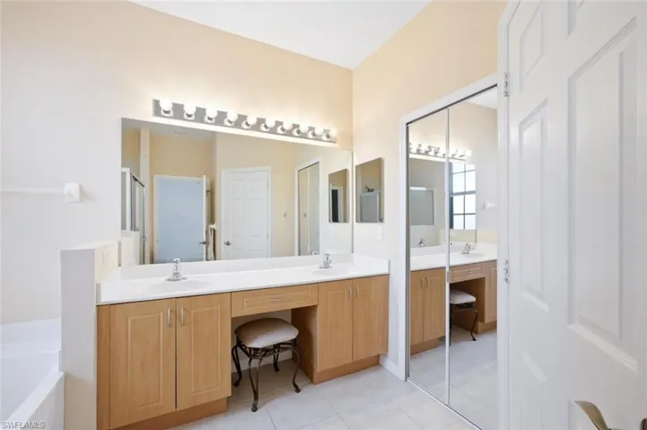 7631 Bristol Cir, Naples, Florida 34120
