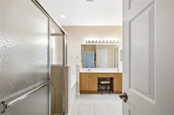 7631 Bristol Cir, Naples, Florida 34120