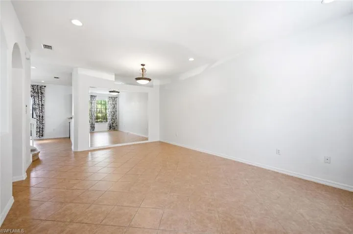 7631 Bristol Cir, Naples, Florida 34120