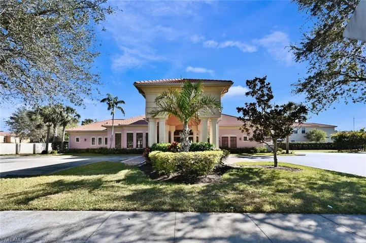 7631 Bristol Cir, Naples, Florida 34120