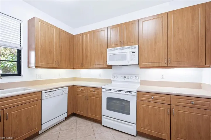 7631 Bristol Cir, Naples, Florida 34120