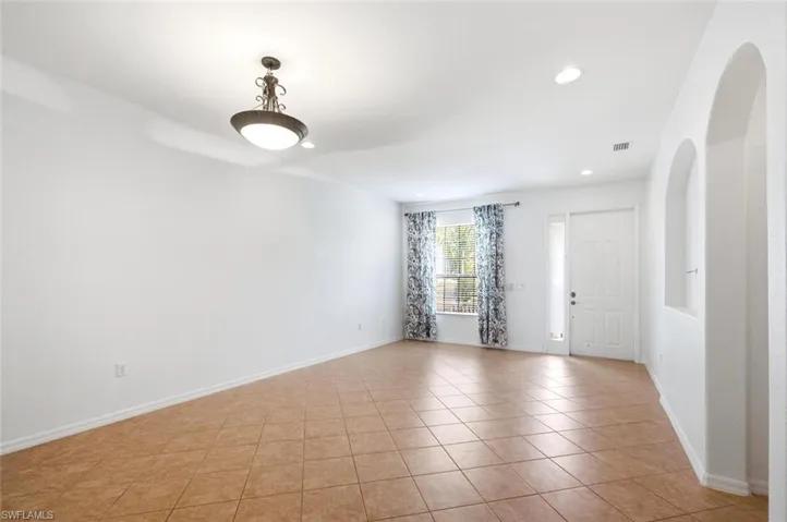 7631 Bristol Cir, Naples, Florida 34120