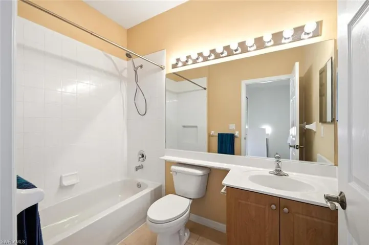 7631 Bristol Cir, Naples, Florida 34120