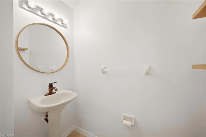 7631 Bristol Cir, Naples, Florida 34120