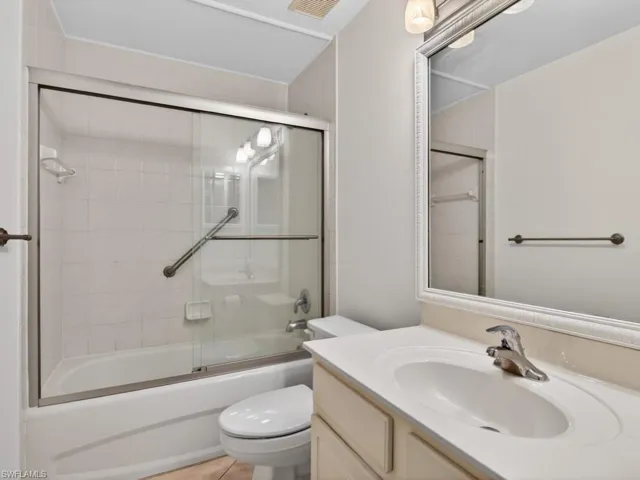 Upstairs full bathroom