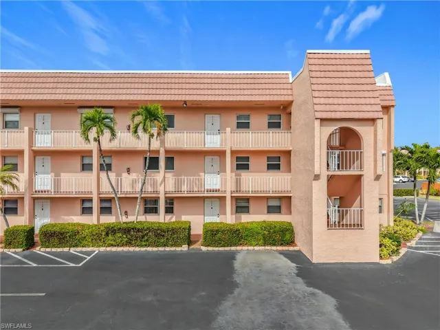 170  Turtle Lake  CT, Naples, FL 34105