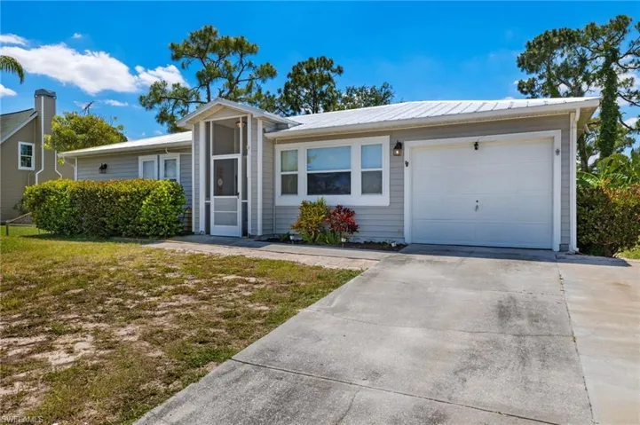 9016  Cypress S DR, Fort Myers, FL 33967