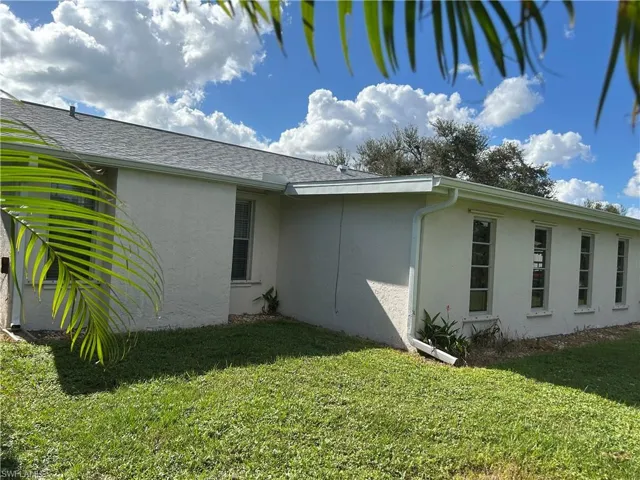 5994  Milne  CIR, North Fort Myers, FL 33903