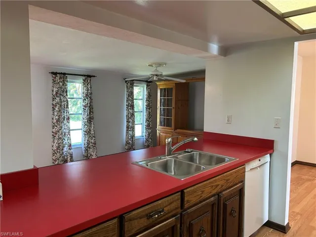 Kitchen with kitchen peninsula, Newer BOSCH dishwasher