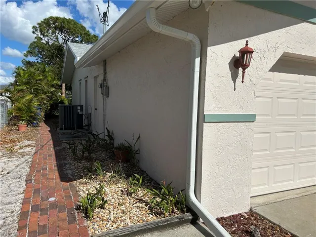 5994  Milne  CIR, North Fort Myers, FL 33903