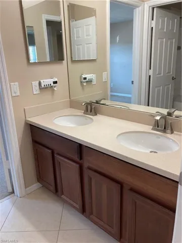 Hallway bathroomUpper level
