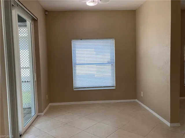 Alcove leading to the pool and lanai