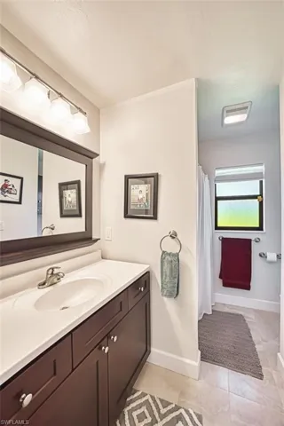 2nd rimary en suite bath