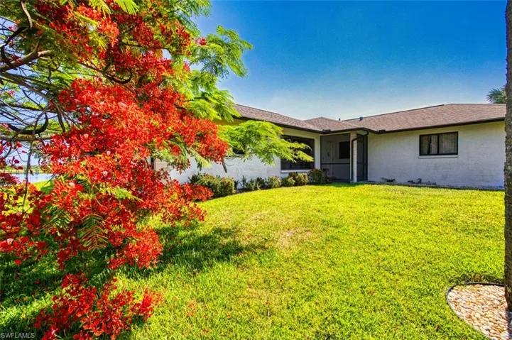 View of front of property featuring a front yard