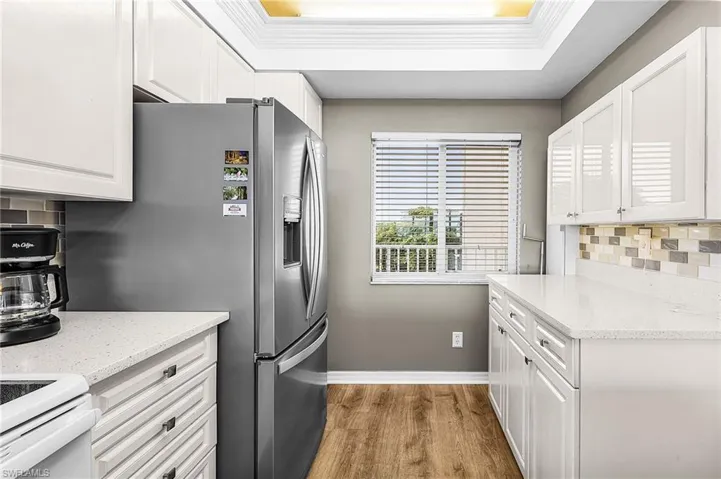 LOADS of countertop and cabinet space. No DOME!