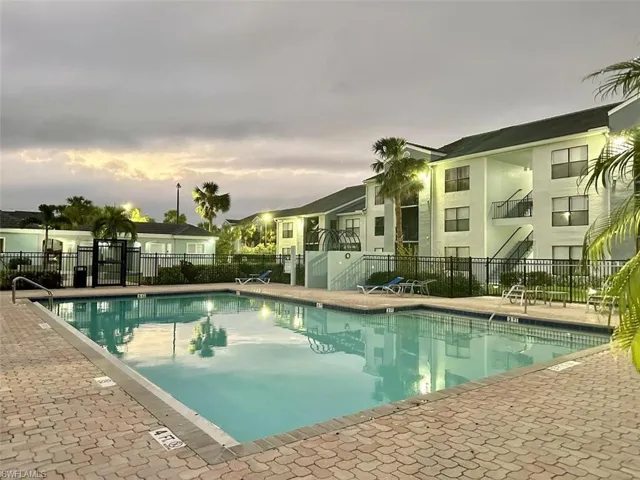 Swimming pool with integrated steps and metal handrails