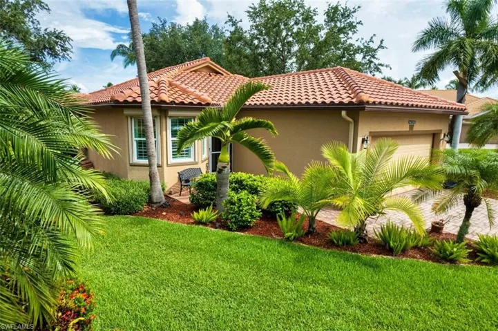 View of front of house featuring a front yard