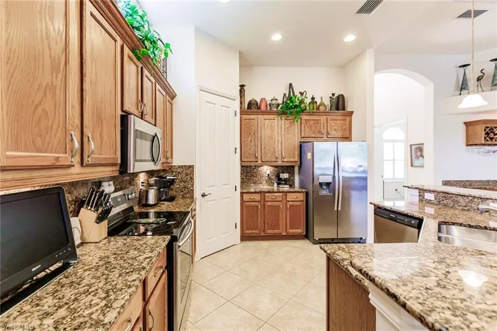 7684  Cottesmore  DR, Naples, FL 34113