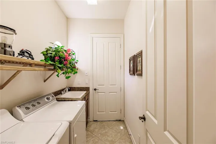 7684  Cottesmore  DR, Naples, FL 34113