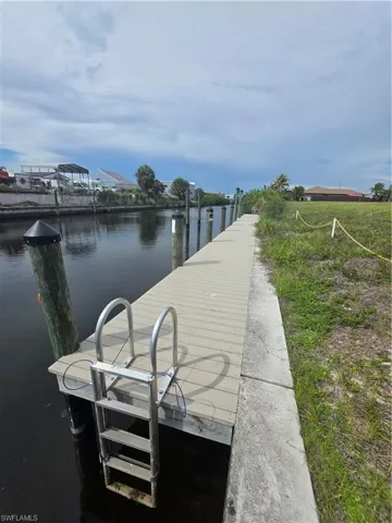 1102 Se 13th Ave, Cape Coral, Florida 33990