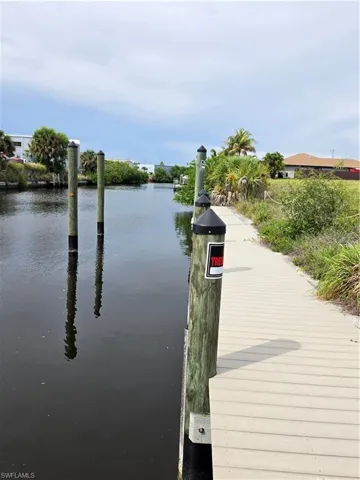 1102 Se 13th Ave, Cape Coral, Florida 33990
