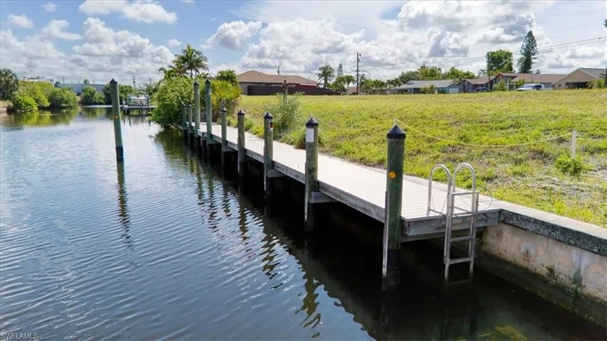 1102 Se 13th Ave, Cape Coral, Florida 33990