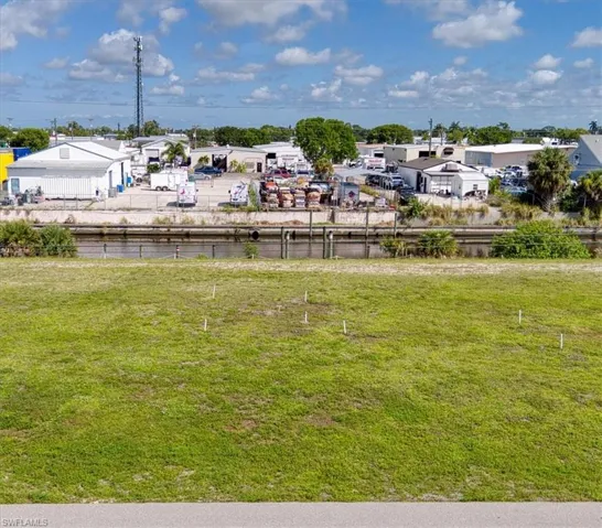 1102 Se 13th Ave, Cape Coral, Florida 33990
