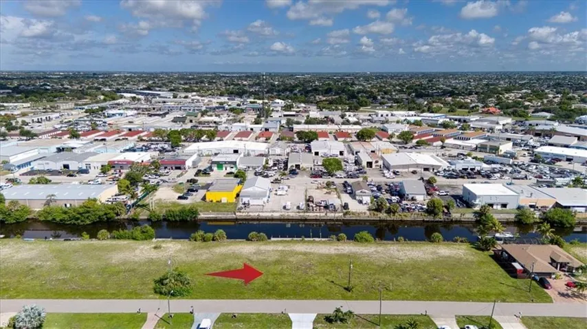 1102 Se 13th Ave, Cape Coral, Florida 33990