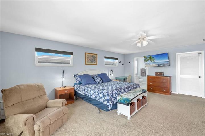 Upper unit Master bedroom