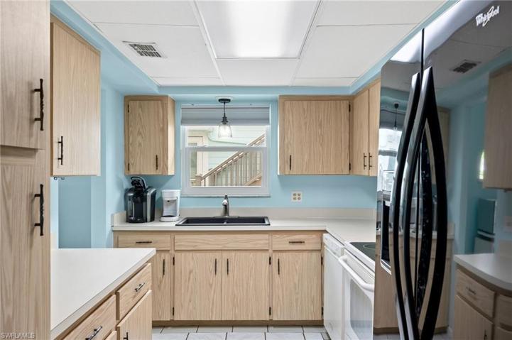 Upper unit kitchen