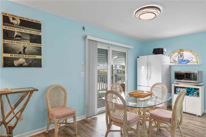 Upper unit dining