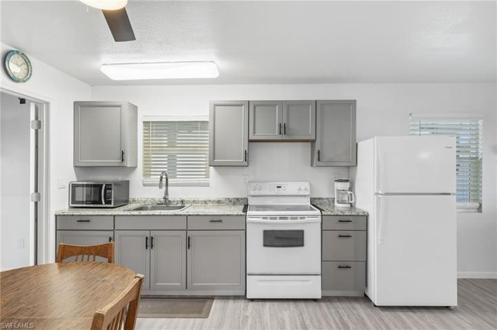 Lower unit kitchen