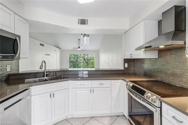 9580  Victoria  LN, Naples, FL 34109